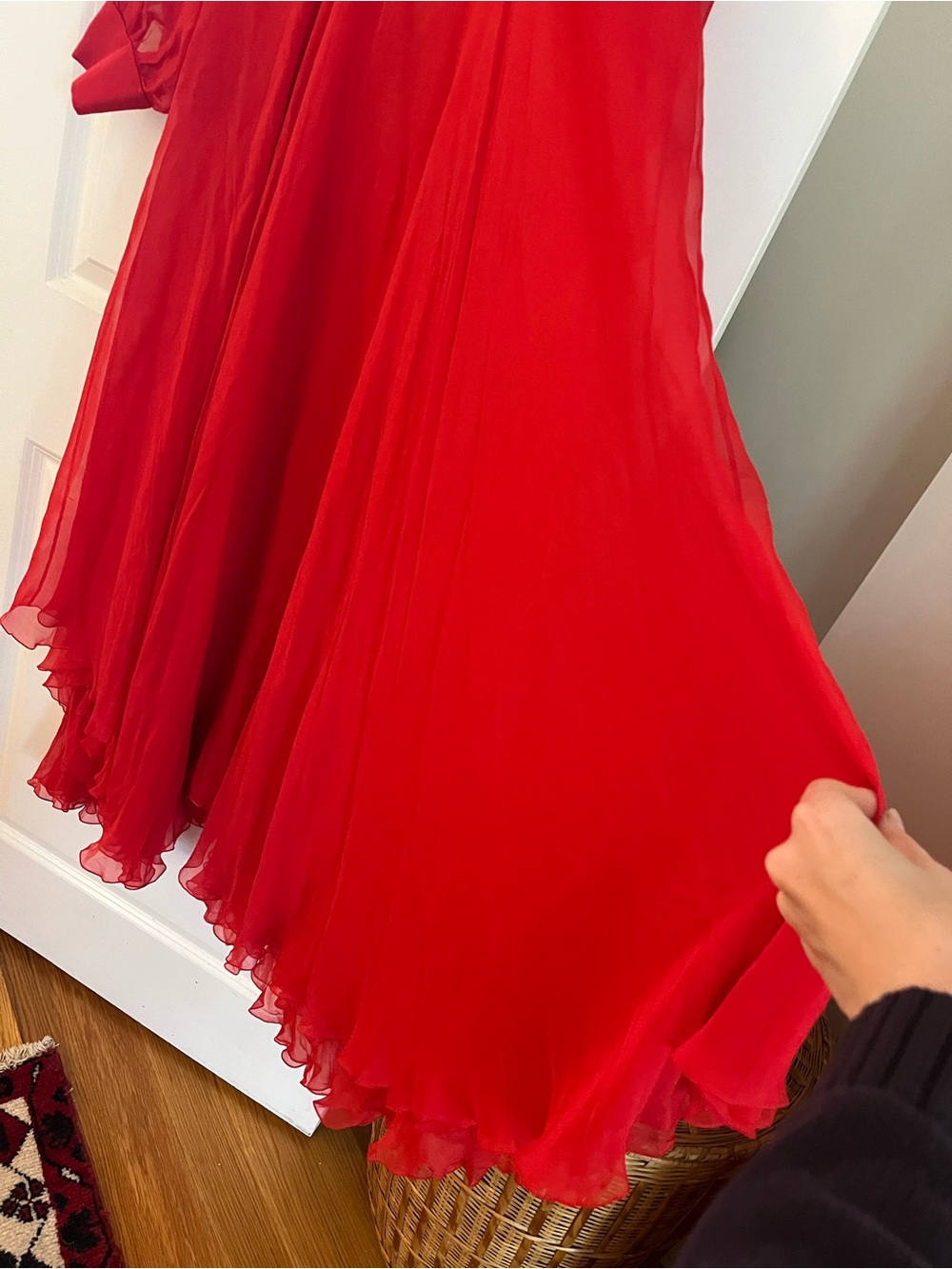 Gorgeous Gucci Vibrant Red Sheer Silk Chiffon Tea Length Cowl Neck Dress - Picture 5 of 12